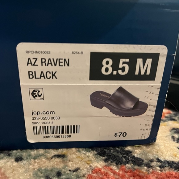 SOLD☆ Barely worn Arizona Jean Co. platform sandals ☆ - Picture 2 of 5